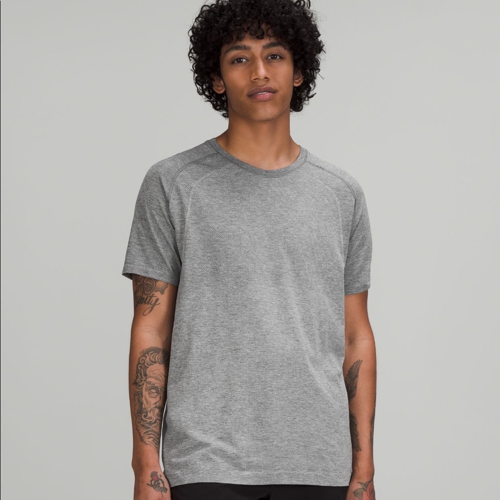 Lululemon Metal Vent Tech V2 Shirt. (L)